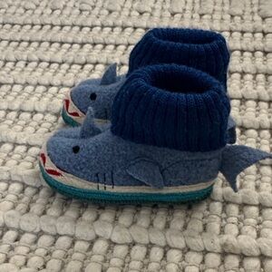 Garnet Hill Blue Shark Baby Booties size 6 for toddler